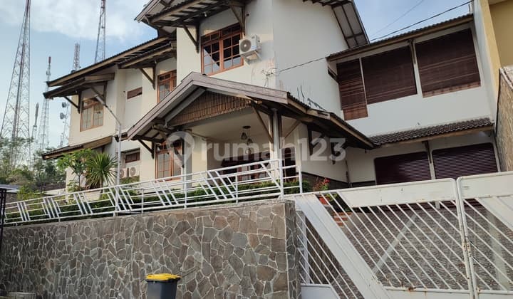 Rumah 2 Lantai dengan view pegunungan di Bukitsari.