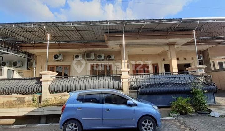 Rumah dan gudang di daerah tanah mas