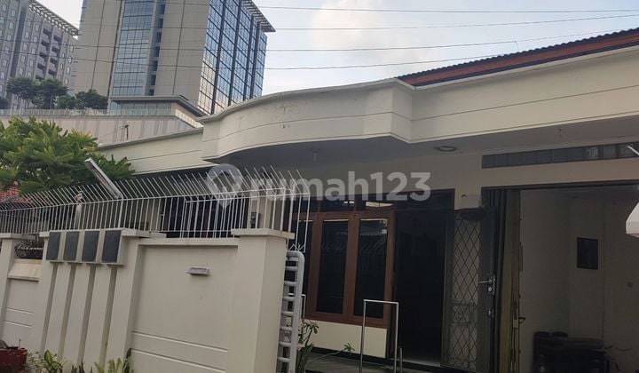 Rumah di Tengah Kota Siap Pakai