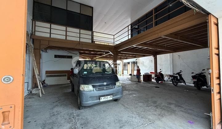 Gudang di Daerah Tengah Kota