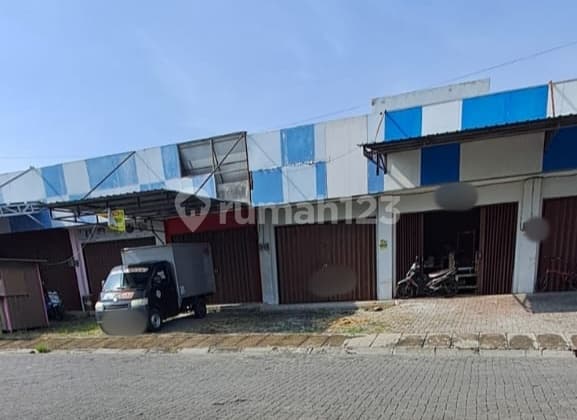 1-Story Ready-to-Use Shop House in Plamongan