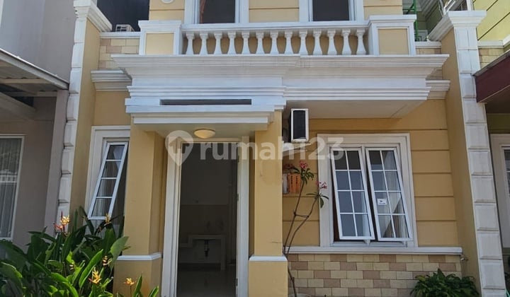 Nice 2-Story House in Paramount Village