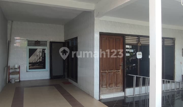 Ready-to-Move-In House in the City Center