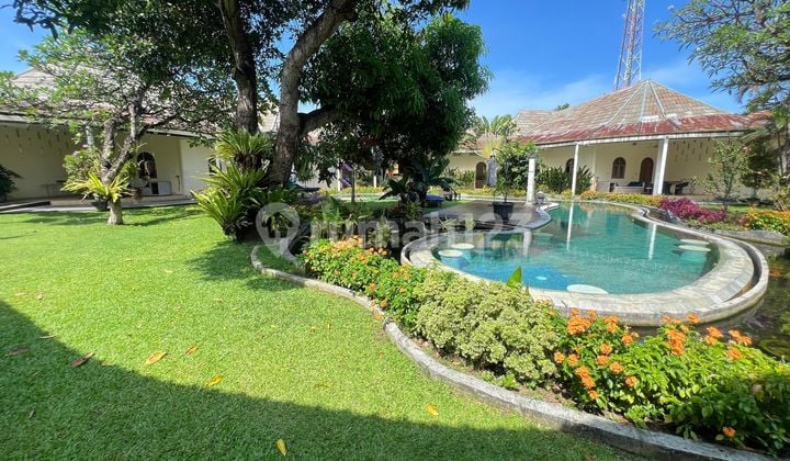1 Billion Luxury Villa Beachside 5 Bedrooms Full Furnished Big Garden And Pool In Sanur