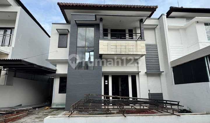One Gate System Empty 2-Story 3-Bedroom House in Denpasar Near Living World Mall