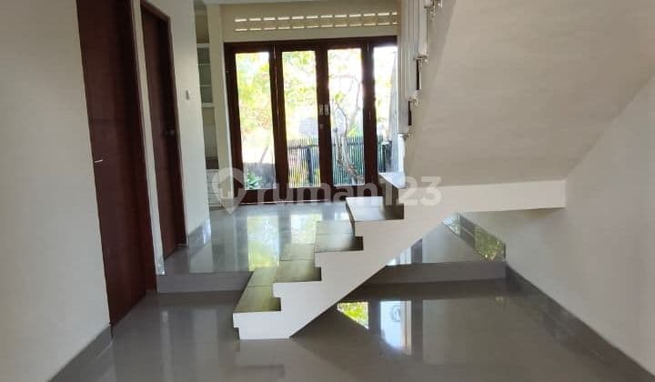Rumah 2 Lantai 4 Kamar Kosongan di Renon Bali