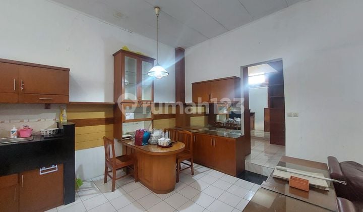Turun Harga Lokasi Strategis Rumah Semi Furnish 2 Lantai di Komplek Perumahan Elite Setra Duta