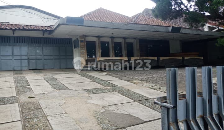 Rumah Tengah Kota di Jalan riau, bandung Siap Huni Dekat Braga