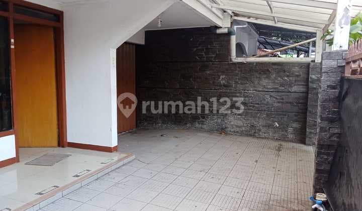 Rumah 2 Lantai di Cikutra Siap Huni Dekat Universitas Widyatama