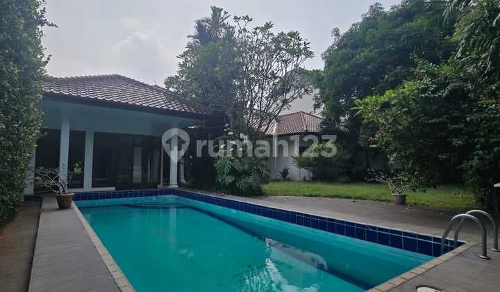 Rental of a Good, Ready-to-Occupy House in Pejaten Barat at an Attractive Price.