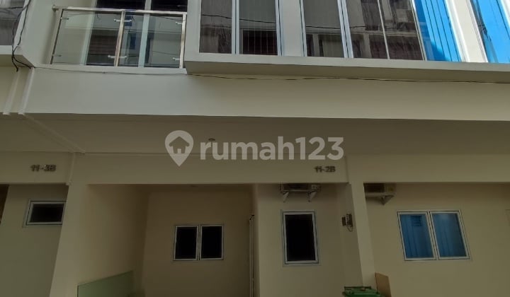 Rumah Baru Minimalis Modern 3 Lt di Jl Kran 5 Kemayoran Jakarta Pusat