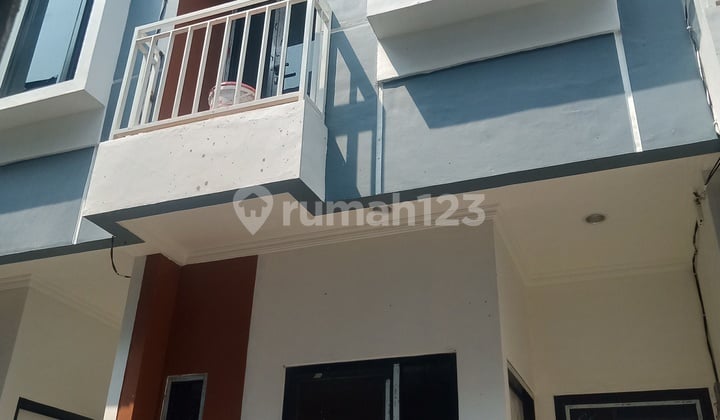 Rumah Baru Minimalis Modern di Jl Taman Sari Jakarta Barat