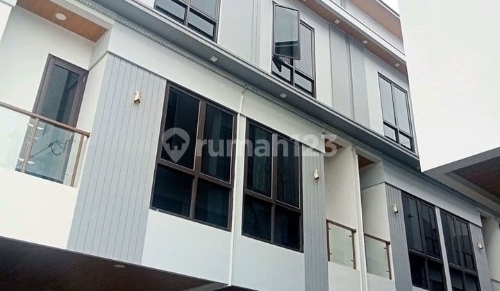 Rumah Minimalis Modern 2Lt di Sunter Agung Jakarta Utara