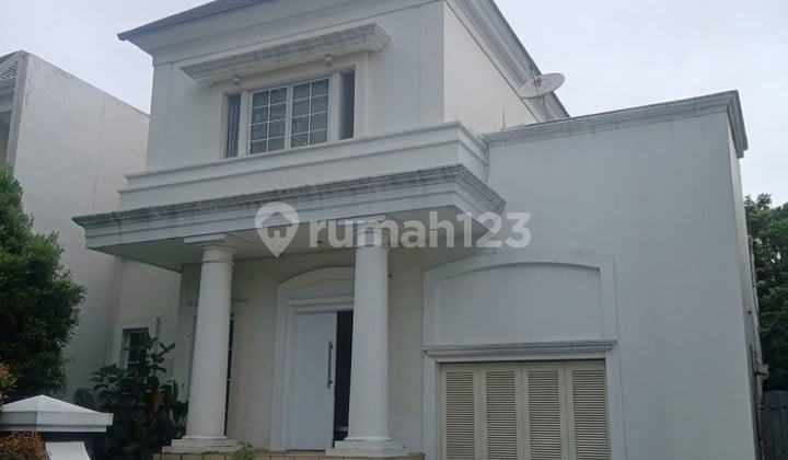 De Park House 4+1 Bedrooms with Swimming Pool at De Maja Bsd - No Cobroke