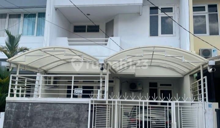 Rumah 2 Lantai di Jakarta Barat Bagus Lokasi Strategis