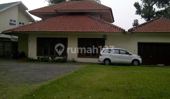 Rumah Tua Cocok untuk kos-kosan, sekolah, rumah tinggal, Lokasi sangat strategis