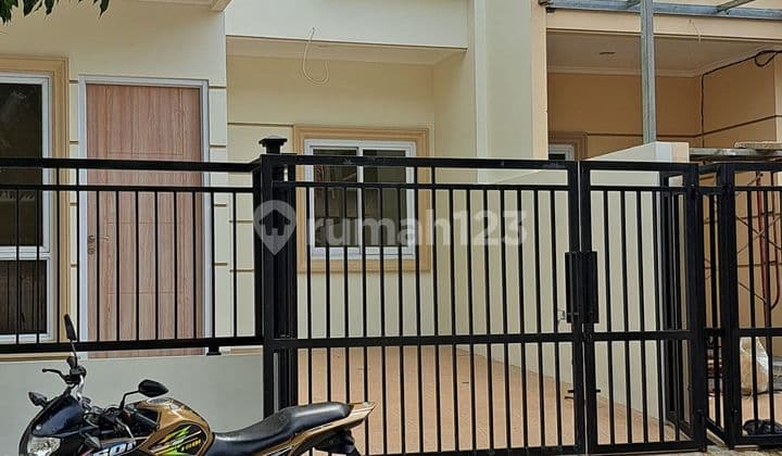 Rumah Baru. 2 Lantai. Siap.huni. Bebas Banjir