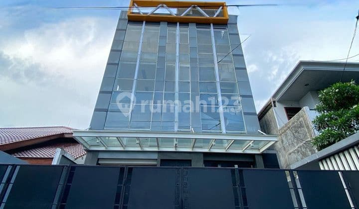 Ruko Besar Bagus siap pakai Di Tengah Kota