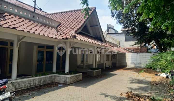 Bangunan Luas untuk Kantor atau Cafe di Kebayoran Baru