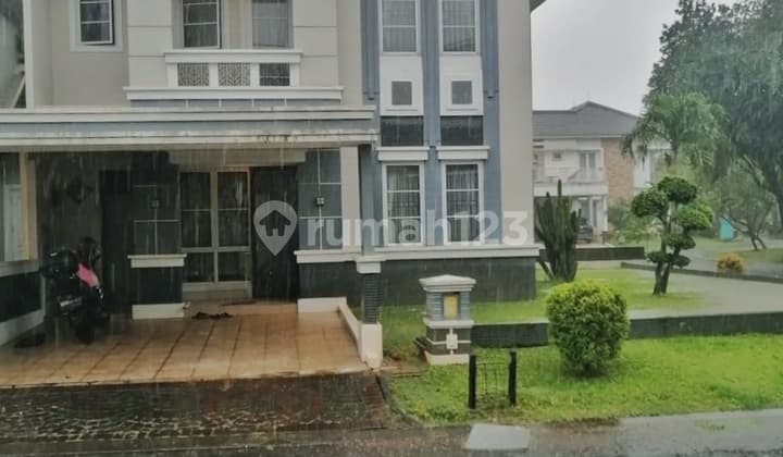 Rumah Hook depan Taman Kota Wisata Cibubur di JUAL