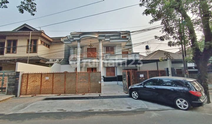 Rumah Mewah Sentuhan Klasik Kebayoran Baru Jaksel