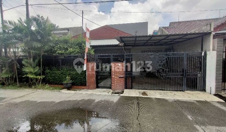 Dijual Cepat Rumah Bagus Dalam Komplek Shangrila Indah , Kebayoran Lama