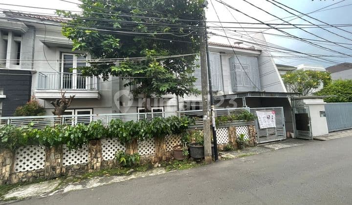 Dijual Rumahdi Area Kemanggisan, Jakarta Barat. Lokasi Sangat Strategis Dan Jalan Komplek Lebar, 2 Arahat