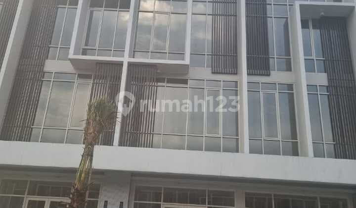 Ready-to-Use 3-Story Shophouse Northwest Boulevard Citraland Surabaya