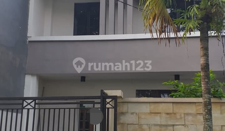 Minimalis 2 Lt Kondisi Ciamiik!!! Babatan Pratama Wiyung Surabaya