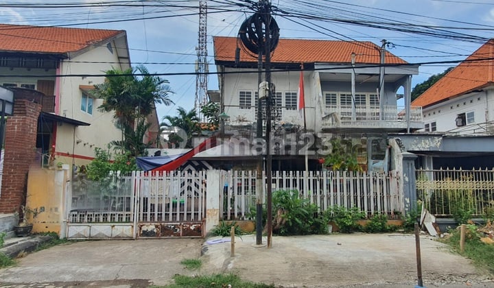 Rumah Pusat Kota Jalan Comal Keputran Tegalsari Surabaya