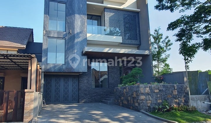Rumah Luxury Eastwood Regency Citraland Surabaya Barat