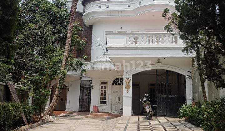 Rumah Mewah di Babakan jeruk Pasteur Bandung ada Kolam Renang