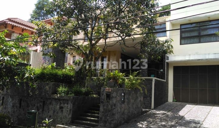 Rumah Klasik di Prv Gegerkalong Setiabudi Tengah Kota Bandung