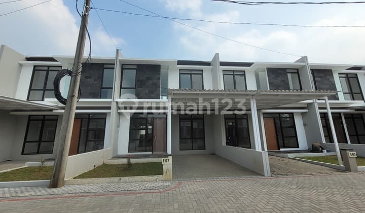 Two-Story House Free VAT In Kolonel Masturi Strategic Free VAT