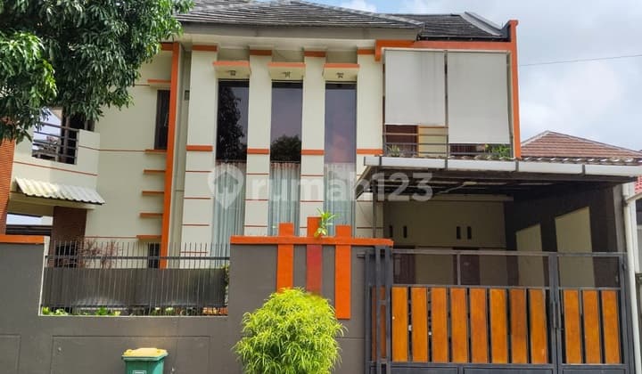 Rumah di Kencana Loka Hoek BSD Tangerang Selatan