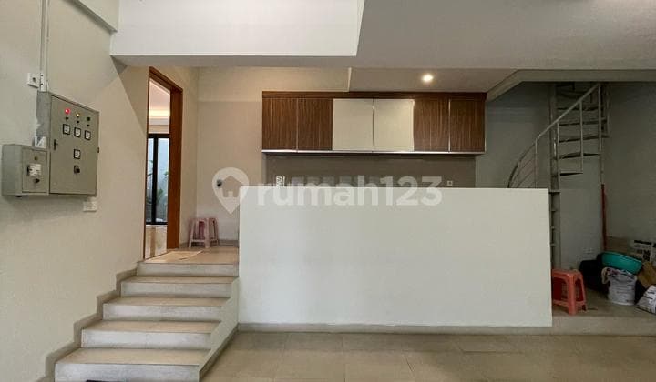 Luxurious Modern 2.5-Story Strategic House in Gatsu Wing, Bandung City
