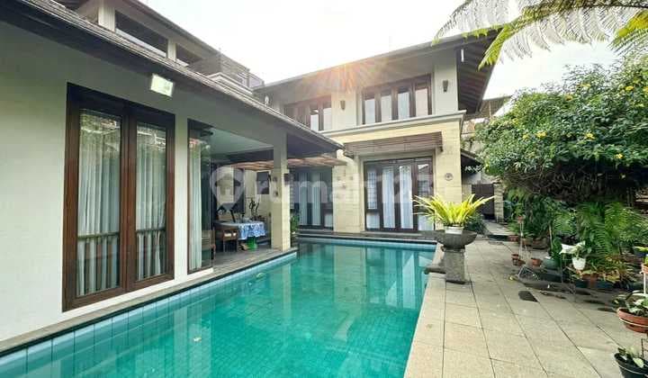 Jual Rumah Mewah 3 Lantai +SWIMMPOOL di Gegerkalong Bandung