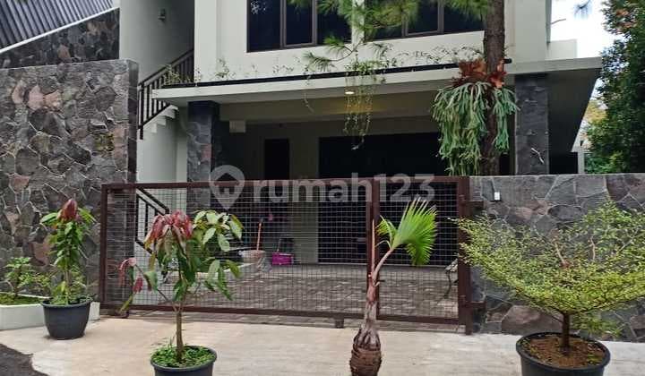 Jual Rumah Modern Sejuk 2 Lantai di Komplek Ciwaruga Bandung