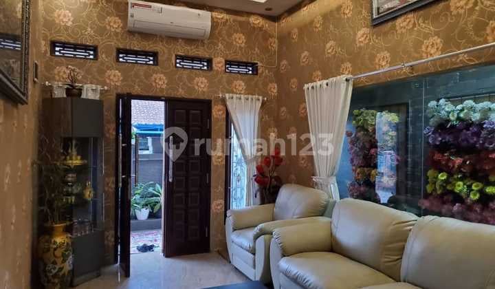 Rumah 2 Lantai+Rooftop Semi Furnish di Antapani Bandung