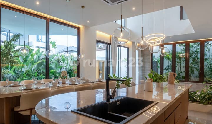 Dijual Villa Baru Mewah di Pusat Kota Seminyak Bali