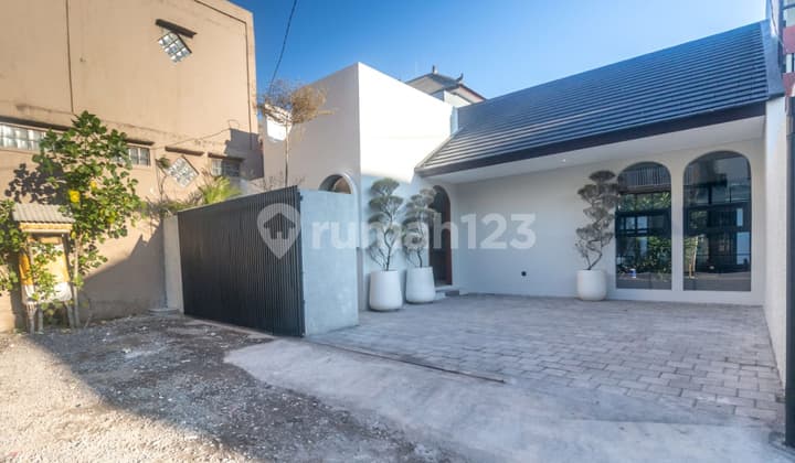 Dijual Villa Baru Lokasi Strategis Furnished Jimbaran Bali