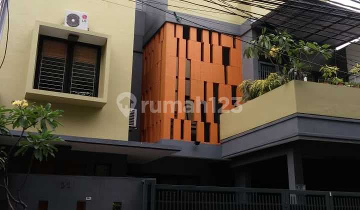 Dijual Cepat Rumah 3 Lantai di Tebet Jakarta Selatan
