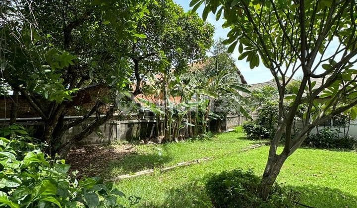 Rumah Tua Hitung Tanah di Kemang Raya Jakarta Selatan