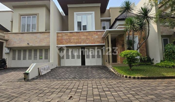 Rumah Hunian Nuansa Bali Modern di Jakarta Selatan