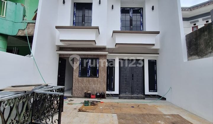 Rumah Moderm Classic Dalam Komplek Di Duren Sawit