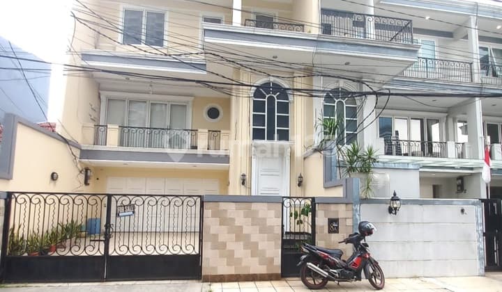 Jual Rumah Desain Modern Classic Di Area Prime