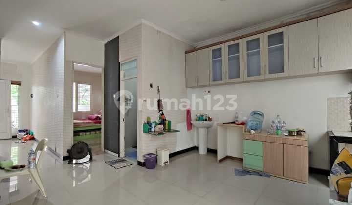 Disewakan Rumah Mulyosari Prima Utara 2 Lantai Semi Furnish Siap Huni