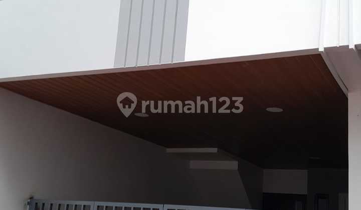 Dijual Rumah Baru di Bangun 3 Lantai Cempaka Putih