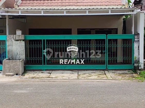 Leased Cheap House in Complex, Can be Used for Office Pasar Minggu Area, Negotiable
