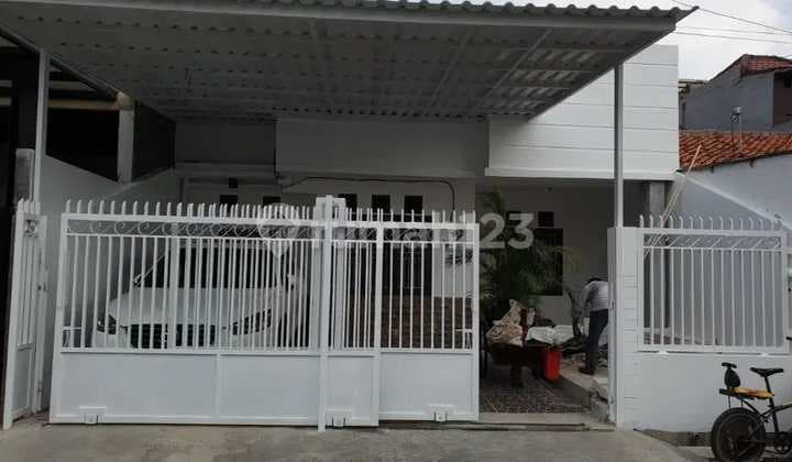 DI SEWA KAN RUMAH LUAS COCOK BUAT KANTOR DALEM KOMPLEK PEJATEN BARAT